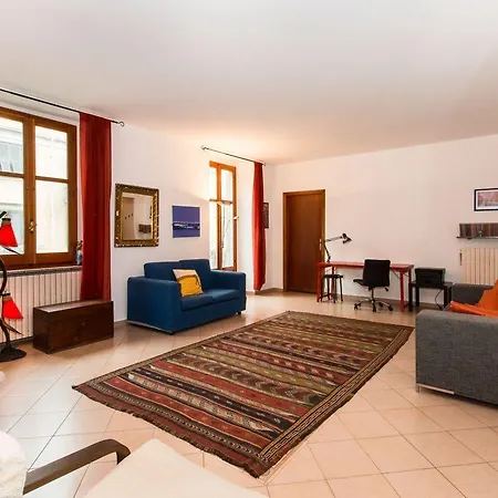 Vanchiglietta Roomy Apartament